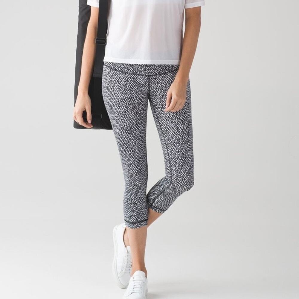 LULULEMON Wunder Under Crop Leggings Scatter Star Arctic Grey Black 8
